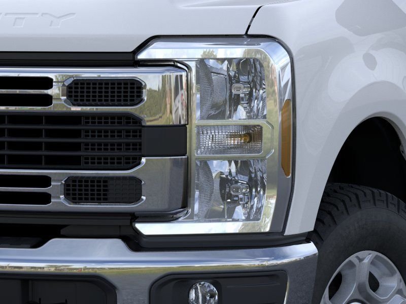 New 2026 Oxford White Ford XLT image 18