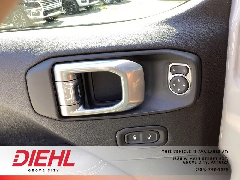 Used 2022 White Jeep Unlimited Sahara image 16
