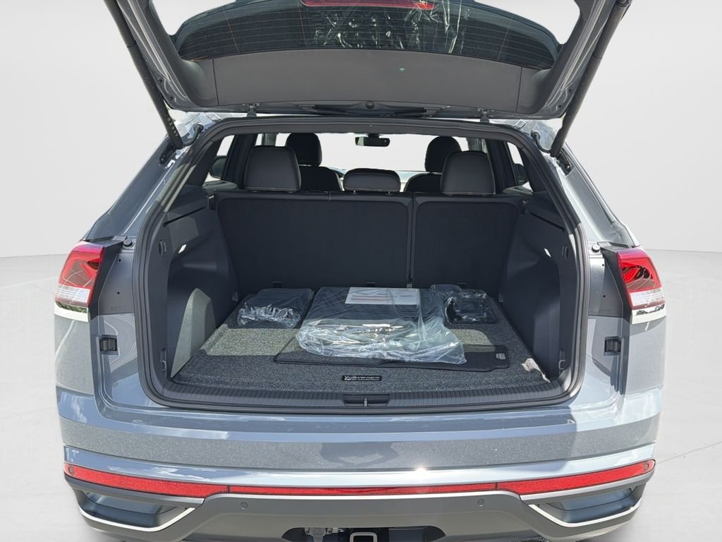 New 2026 Pure Gray Volkswagen 2.0T SE w/Technology image 9