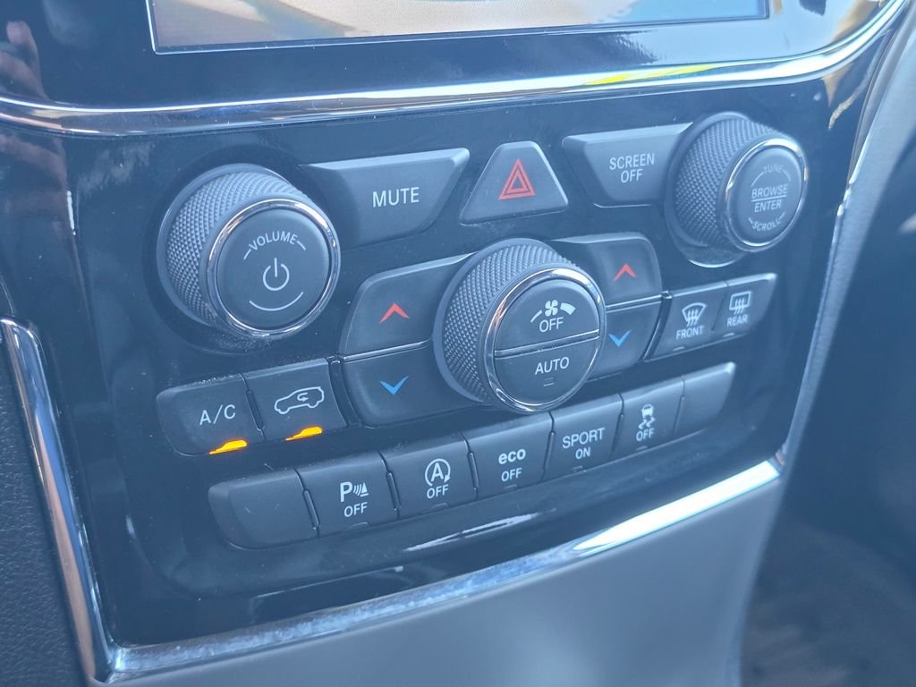 Certified Used 2020 White Jeep Limited image 28