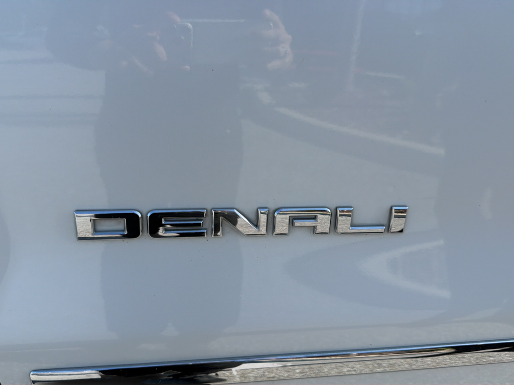 Used 2017 White GMC Denali image 51