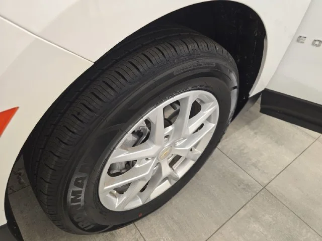 Used 2024 Summit White Chevrolet LT image 38