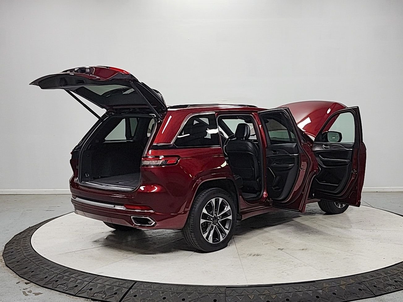 2023 Jeep Grand Cherokee Overland - Photo 15