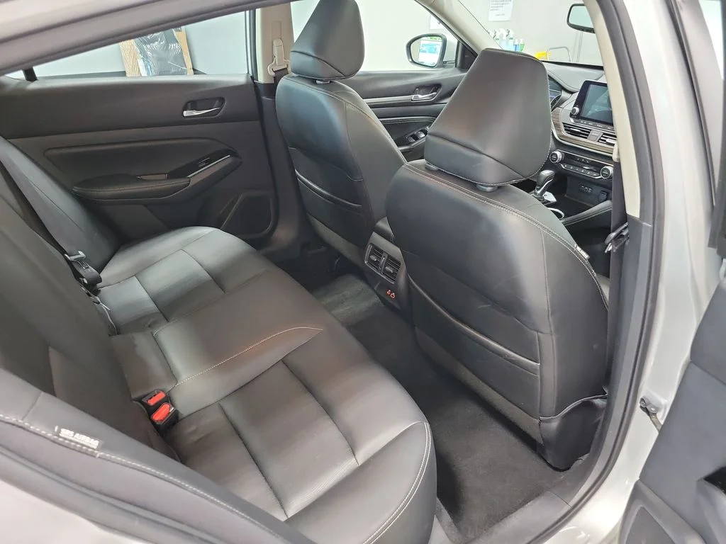 Used 2020 Silver Nissan 2.5 SL image 14