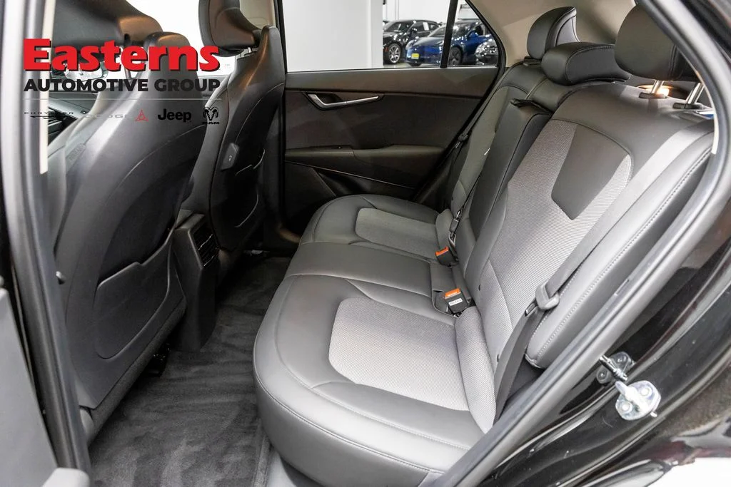 Used 2024 Black Kia Wind image 20