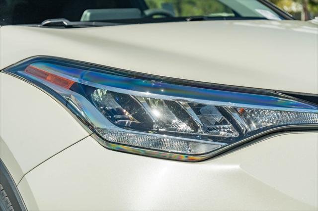 Certified Used 2021 BLIZZARD PEARL Toyota  image 13