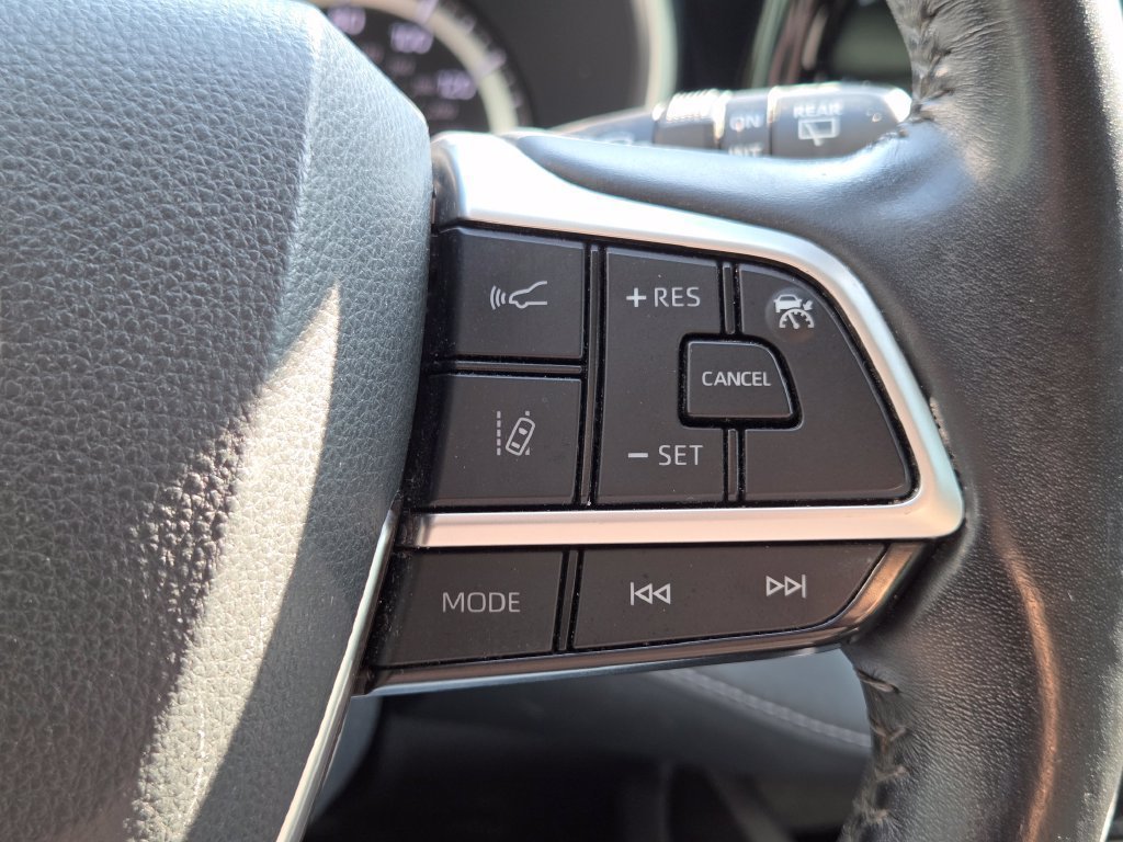 Used 2022 Midnight Black Metallic Toyota Hybrid XLE image 17