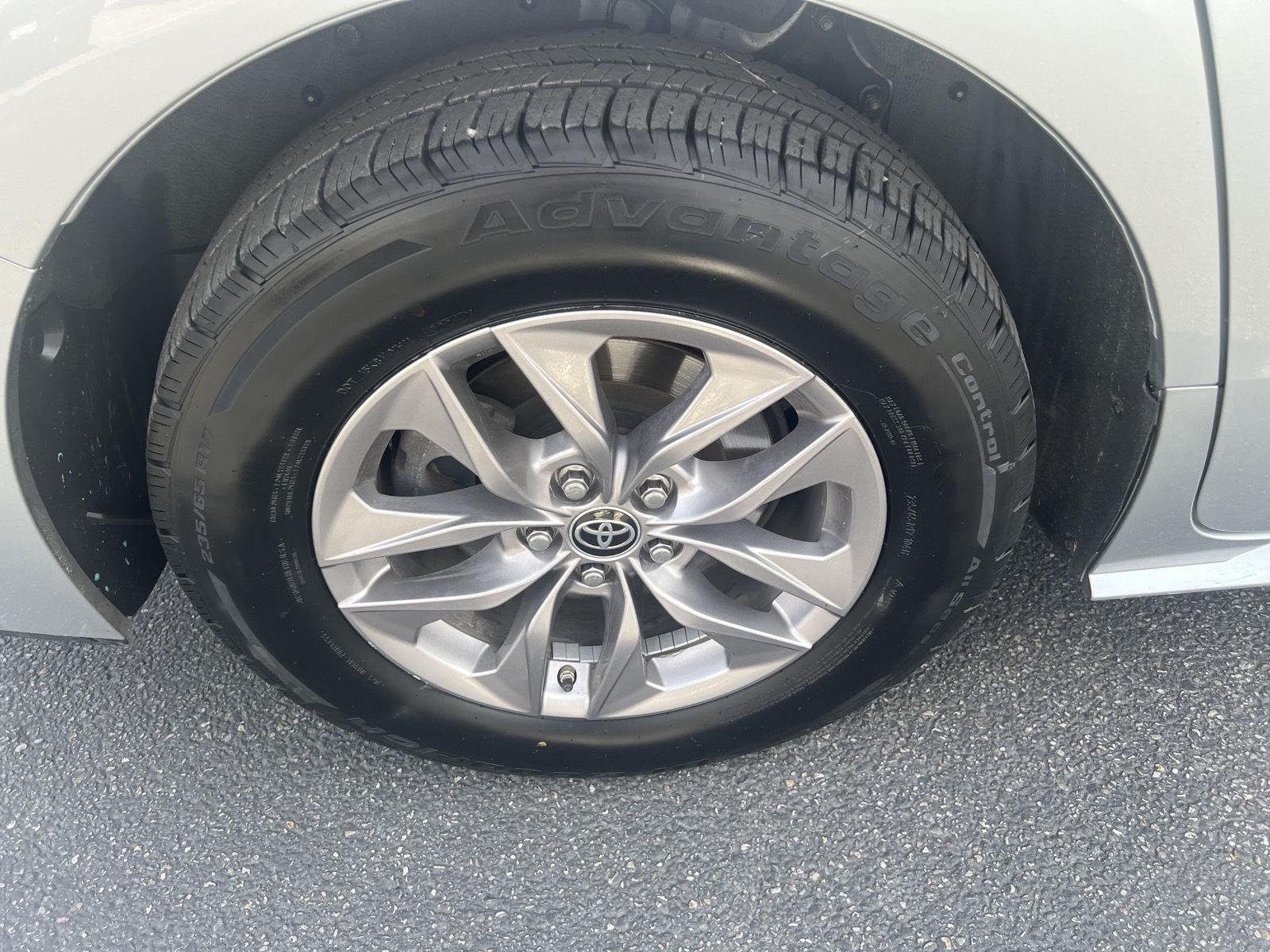 2021 Toyota Sienna LE - Photo 12