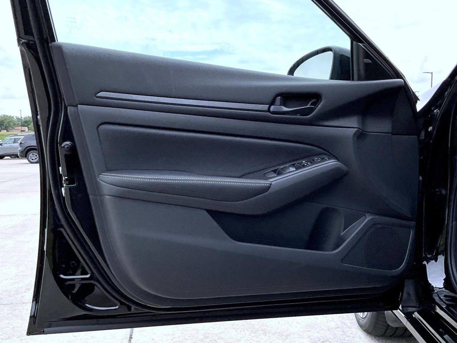 New 2026 Super Black Nissan 2.5 SV image 9