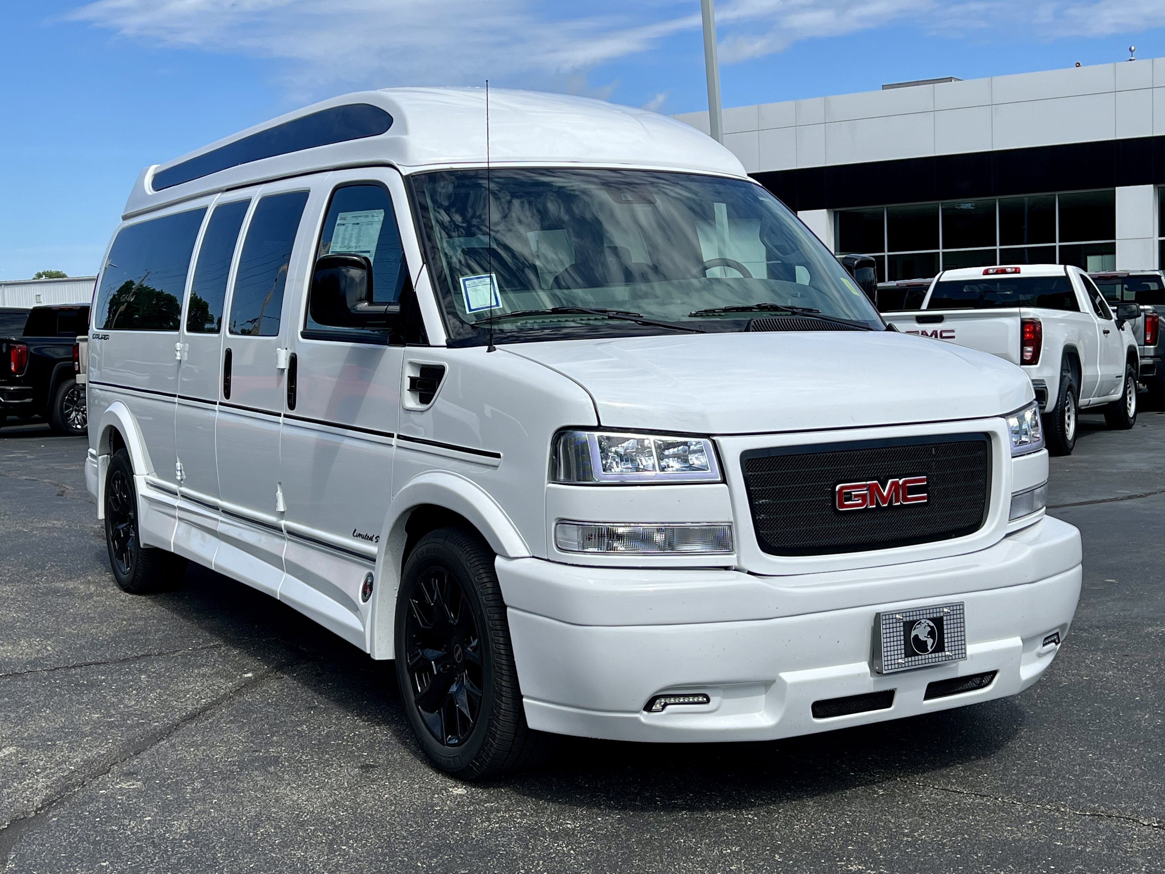 2026 GMC Savana 2500 Ext WB's photo