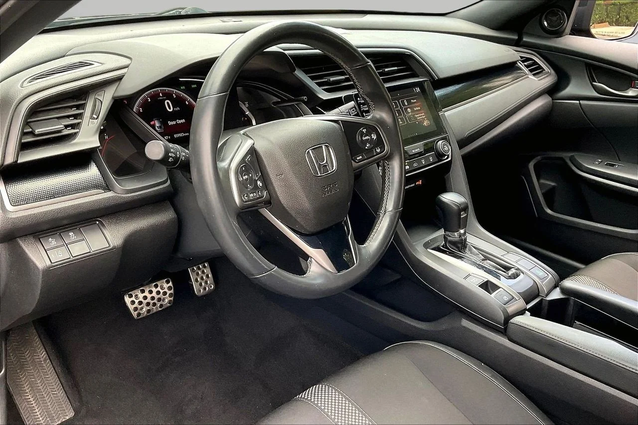 Used 2021  Honda Sport image 17
