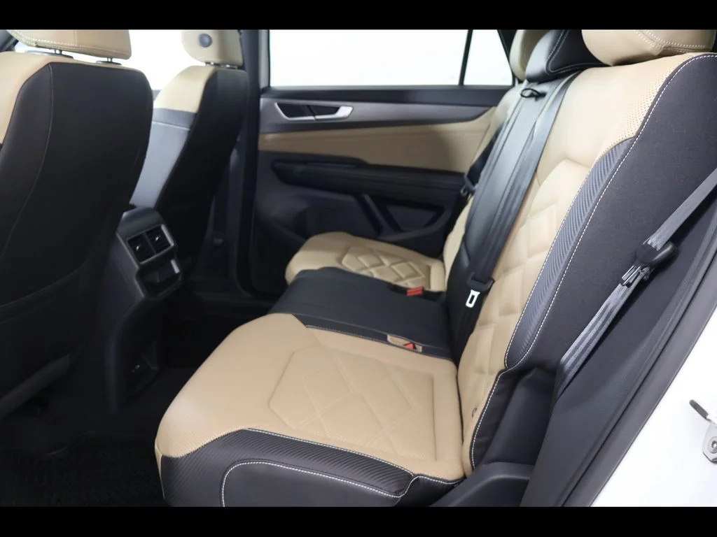 New 2026 Opal White Pearl Volkswagen 2.0T SE image 9
