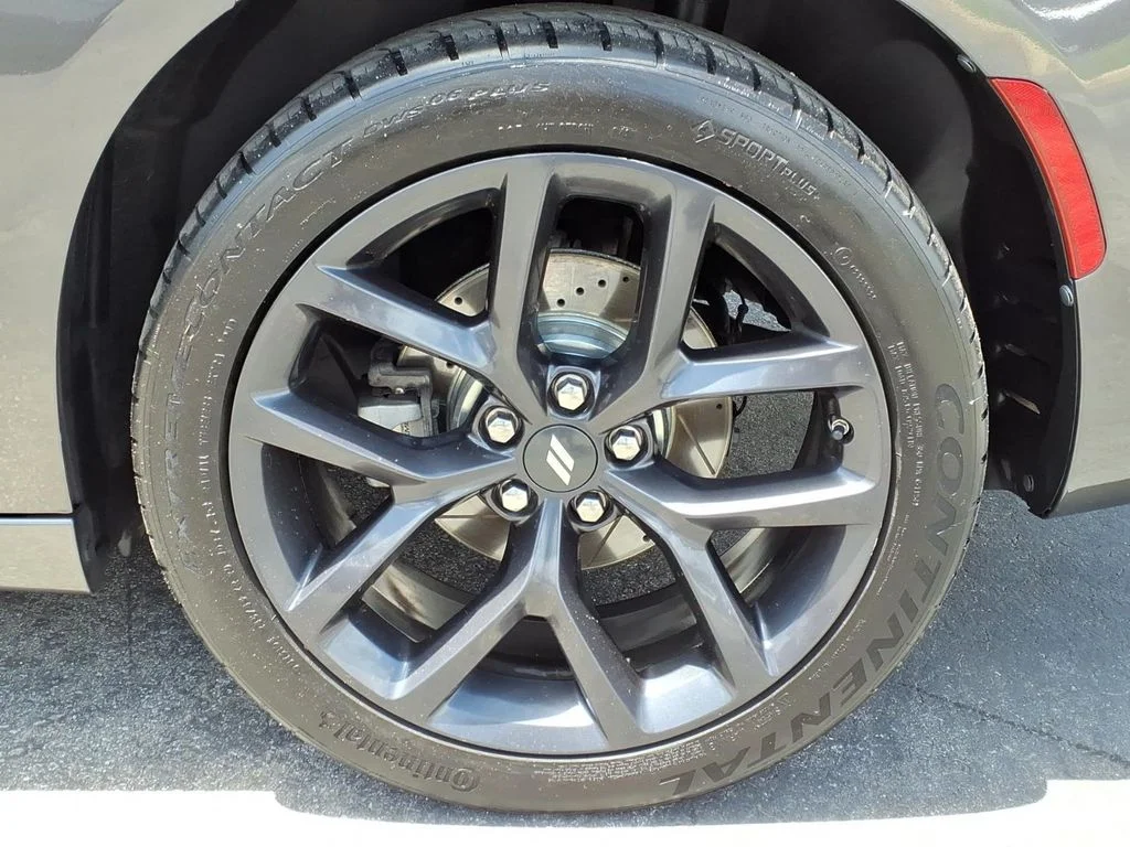 Used 2022 Gray Dodge SXT image 7