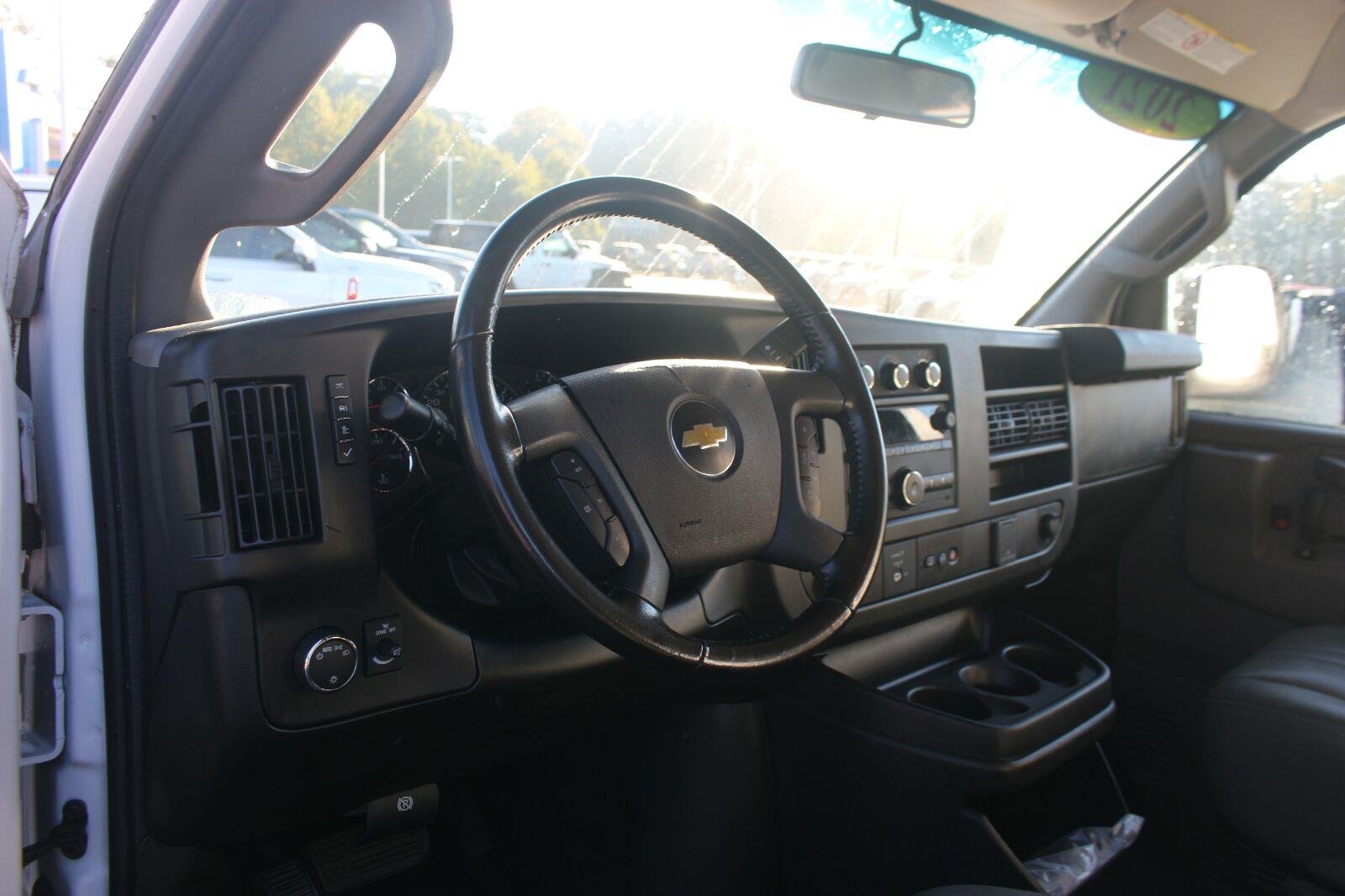 Used 2021 SUMMIT WHITE Chevrolet RWD 2500 155" image 17