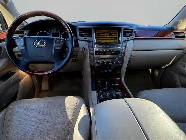 Used 2010  Lexus 570 image 7