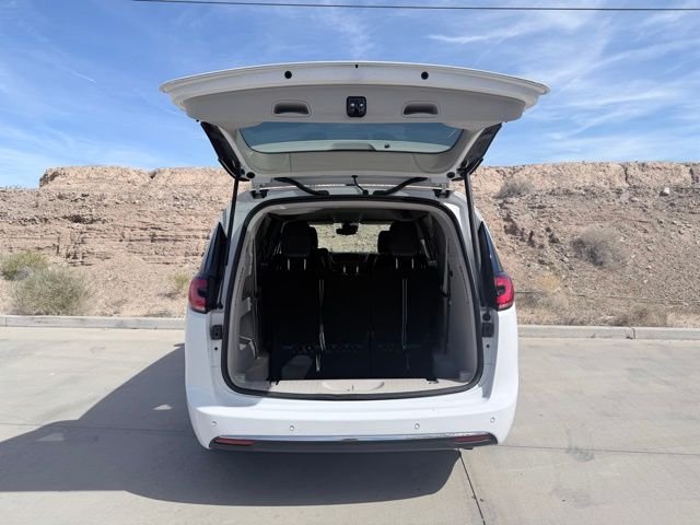 2024 Chrysler Pacifica Touring L - Photo 37