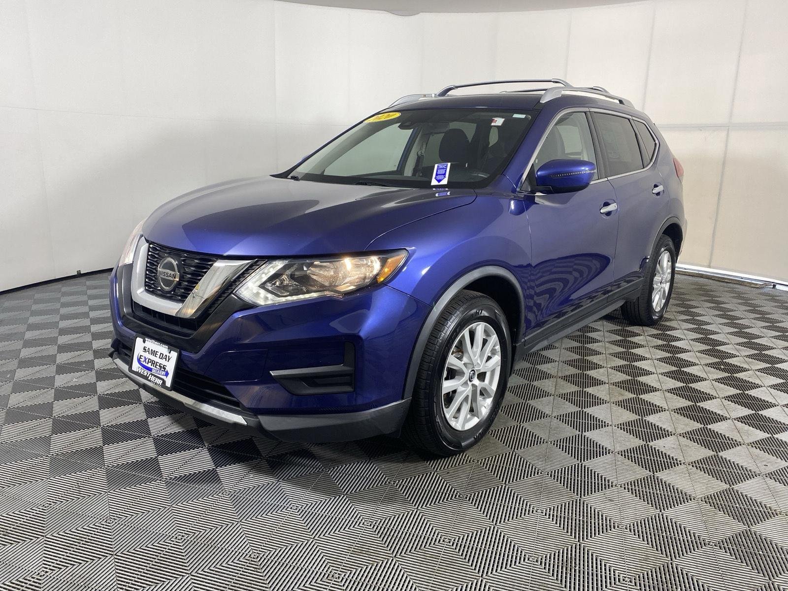 Used 2020 Caspian Blue Metallic Nissan SV image 3