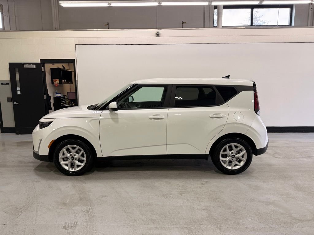 Used 2025 Kia Soul LX with VIN KNDJ23AU8S7927694 for sale in Golden Valley, Minnesota