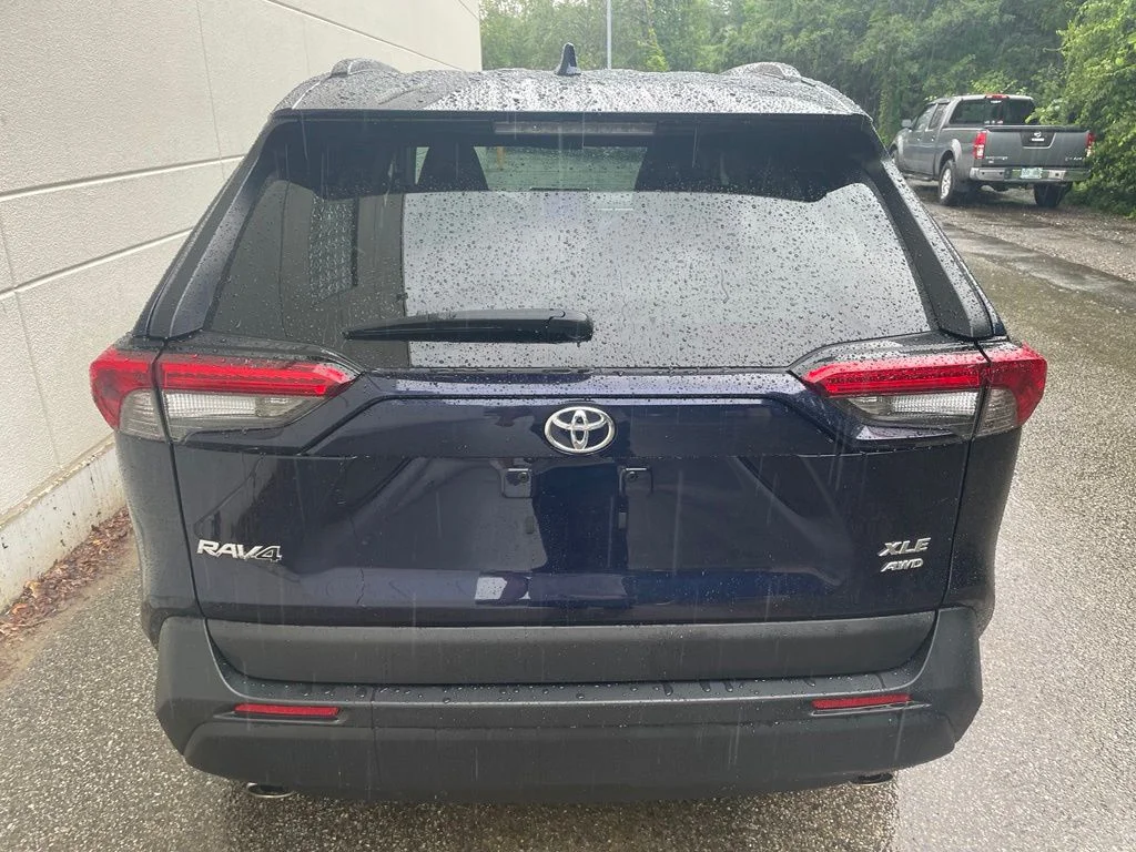 Used 2024  Toyota XLE image 7
