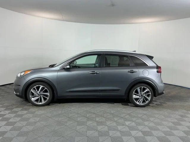 Used 2017 Gray Kia Touring image 8