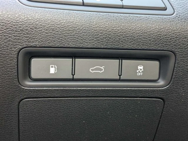Used 2019 Silver Hyundai Sport image 23