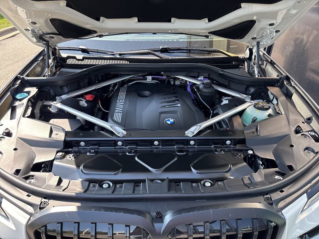 New 2027 Alpine White BMW xDrive40i image 22