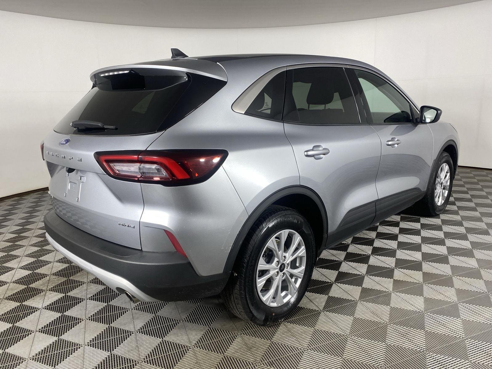 Used 2023 Iconic Silver Ford Active image 7