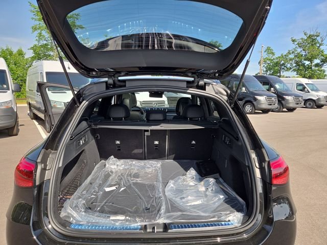 New 2026 Black Mercedes-Benz GLC300 image 30