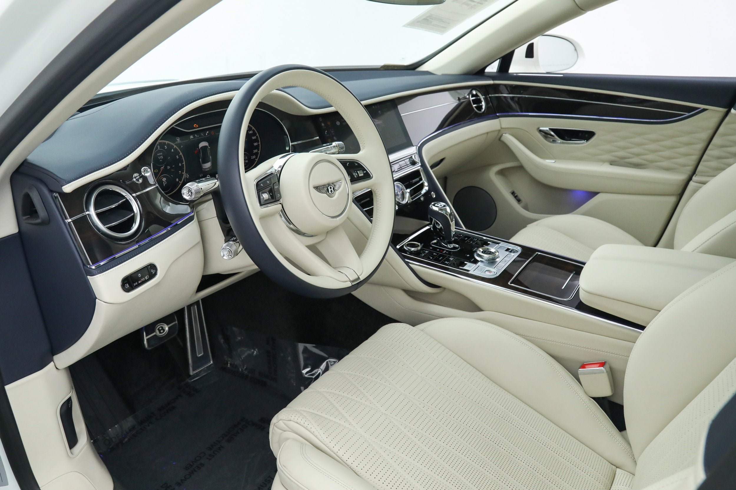 Used 2022 White Bentley  image 23