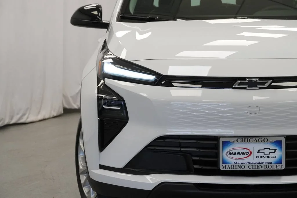New 2027 Summit White Chevrolet LT image 31