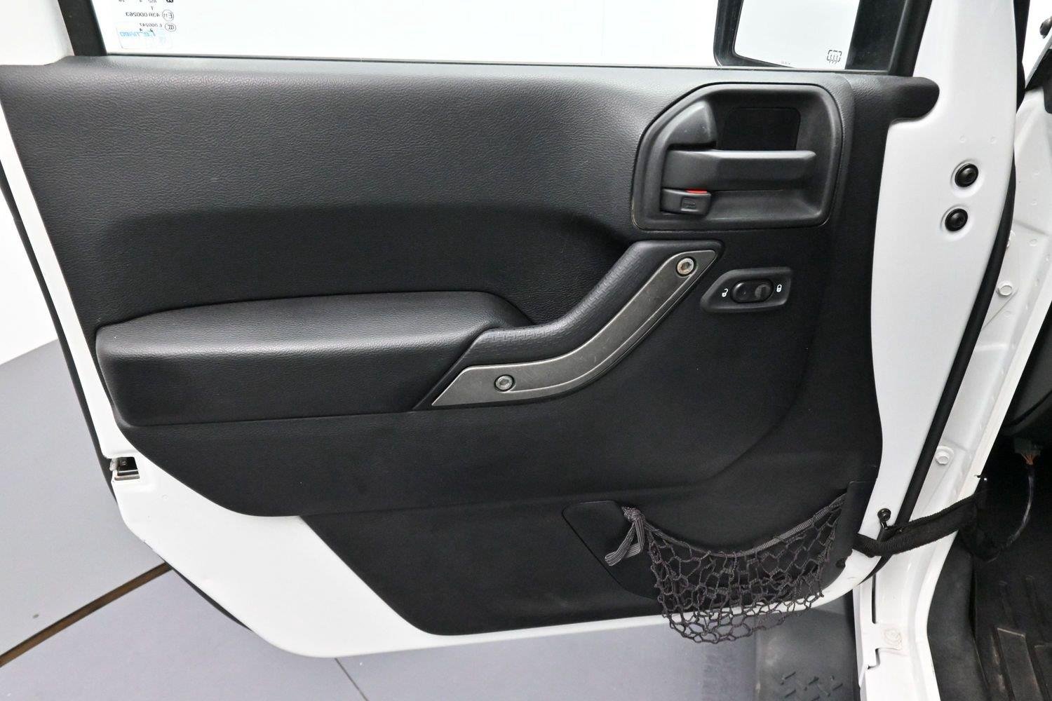 Used 2015 Bright White Clearcoat Jeep Sport image 11