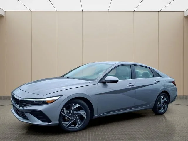Used 2025 Silver Hyundai Limited image 2