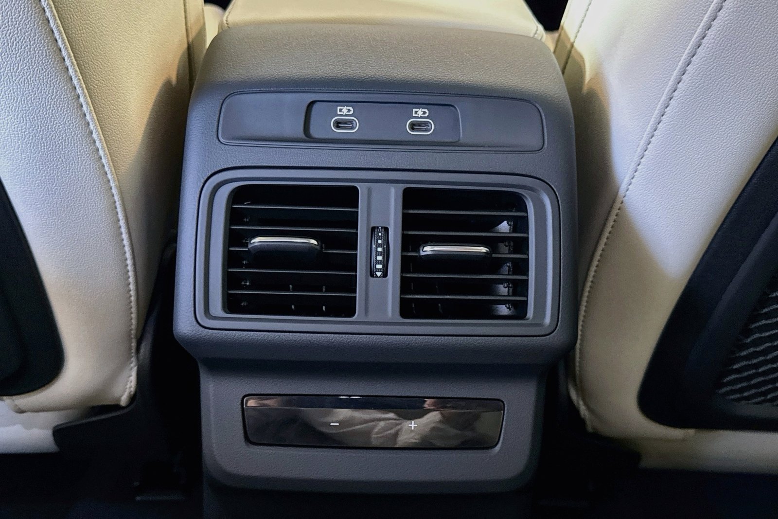 Used 2025 Arkona White Audi Premium image 22