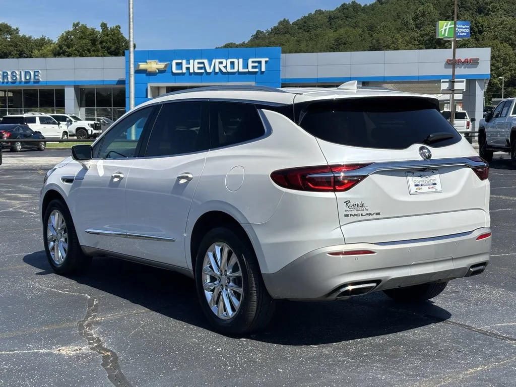Used 2021 Includes Satin Nickel lower exterior accent color.) Buick Premium image 5