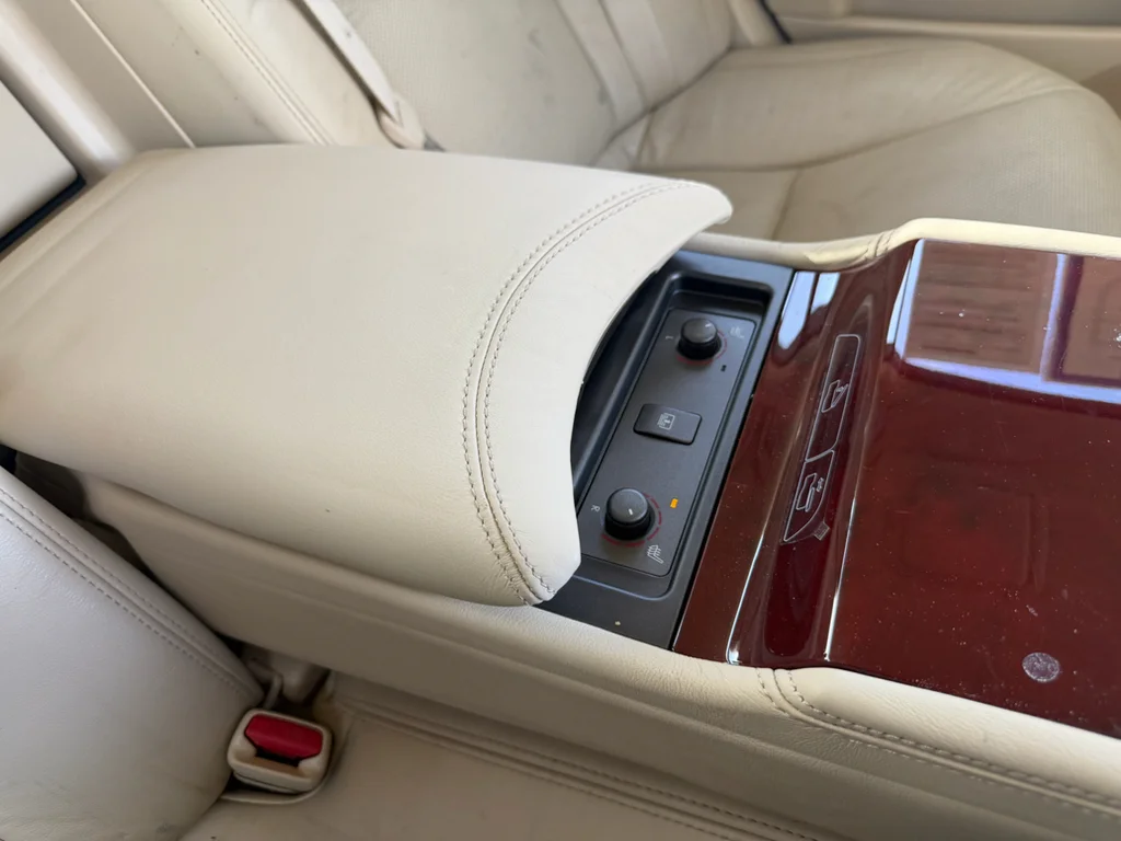 Used 2011 Starfire Pearl Lexus Base image 30