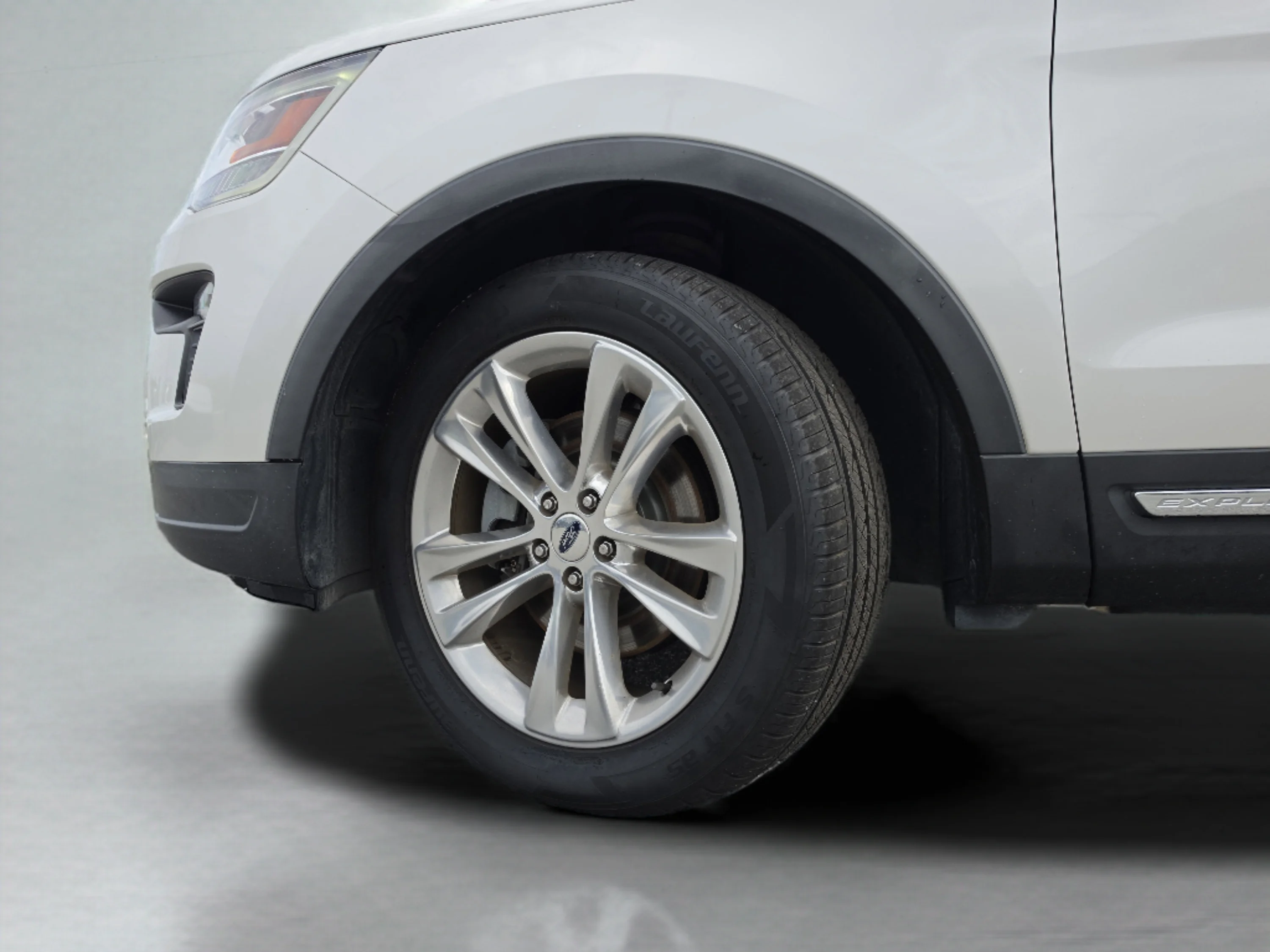 Used 2019 White Platinum Clearcoat Metallic Ford XLT image 41