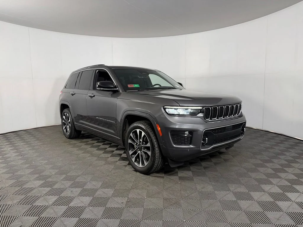 Used 2022 Gray Jeep Overland image 4