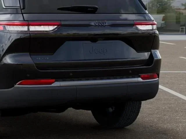 New 2026 Diamond Black Crystal Pearlcoat Jeep Laredo image 91