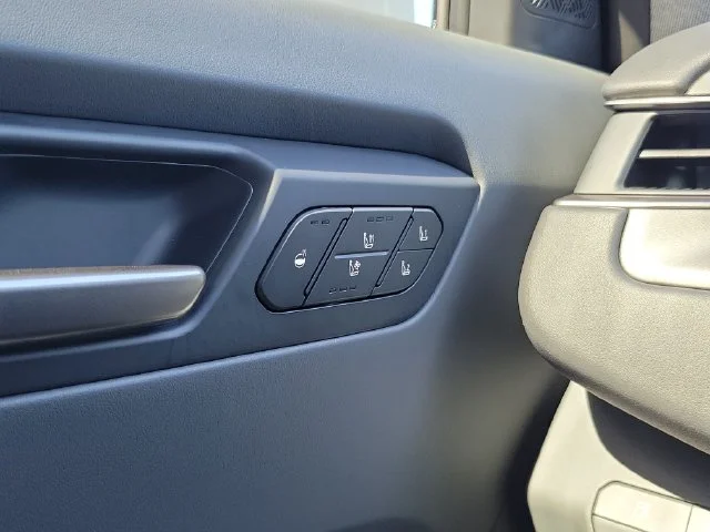 New 2026 Ivory Silver Kia Wind AWD image 29