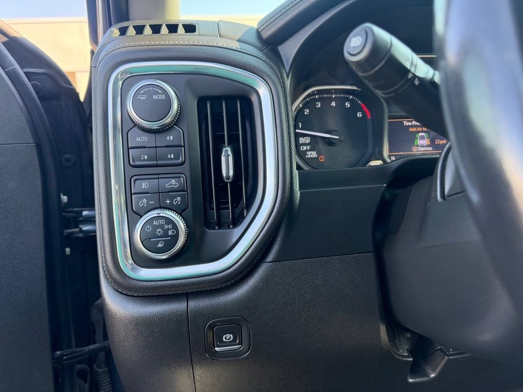 Used 2021 DARK SKY METALLIC GMC SLT image 28