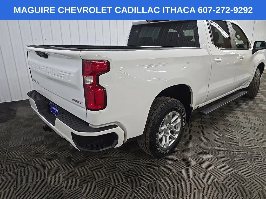 Used 2022 Summit White Chevrolet RST image 10