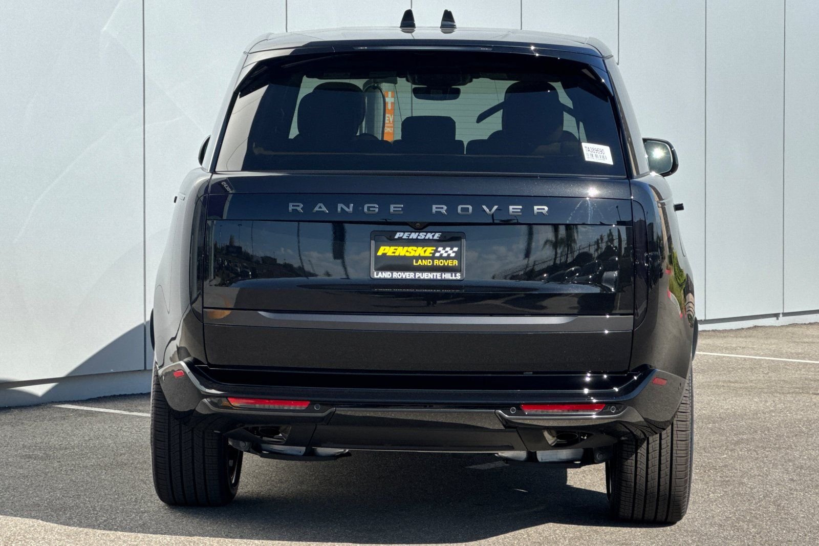New 2026 Santorini Black Land Rover SE image 4