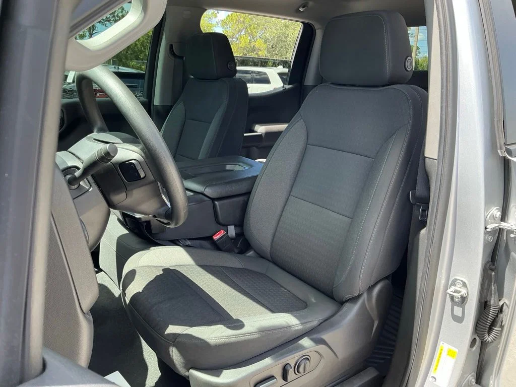 Used 2022 Silver Chevrolet Custom image 35