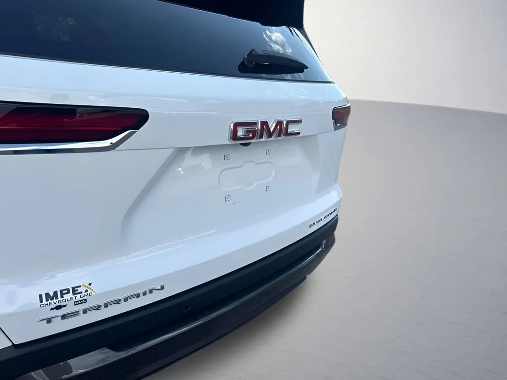 New 2027 Summit White GMC Elevation image 32