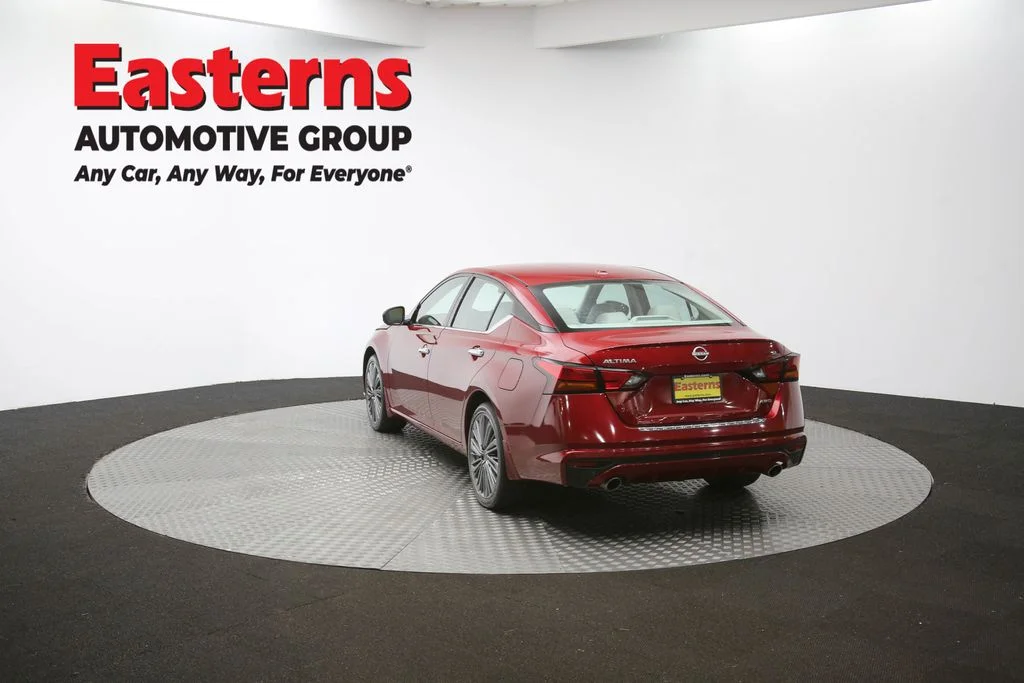 Used 2023 Red Nissan 2.5 SL image 65