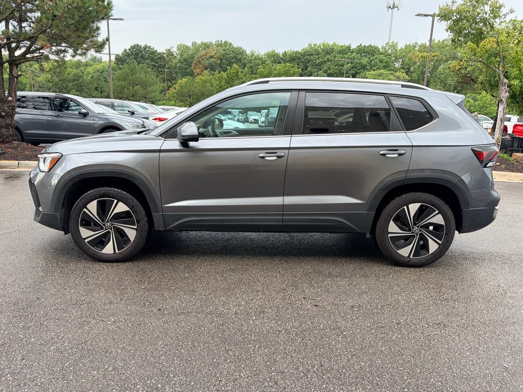 Used 2025 Platinum Gray Metallic Volkswagen SE image 2