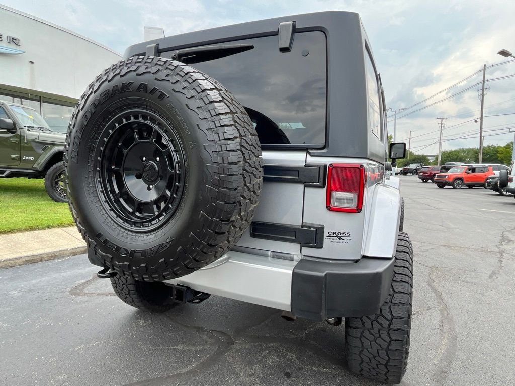 Used 2014 Billet Metallic Clearcoat Jeep Unlimited Sahara image 42