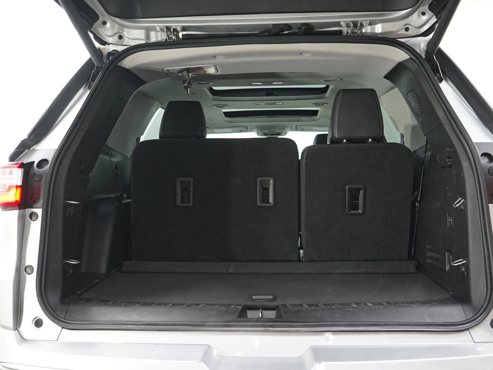 Used 2020 Silver Ice Metallic Chevrolet High Country image 20
