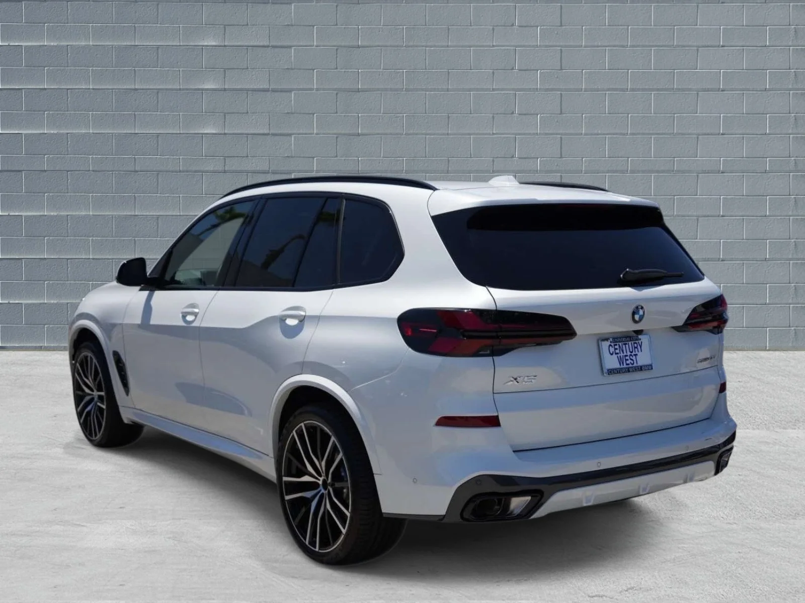 New 2026 Mineral White Metallic BMW sDrive40i image 3