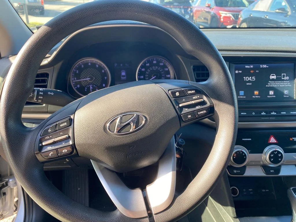 Used 2019 Silver Hyundai SEL image 2